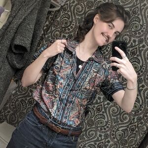 Meet your Posher, Ari